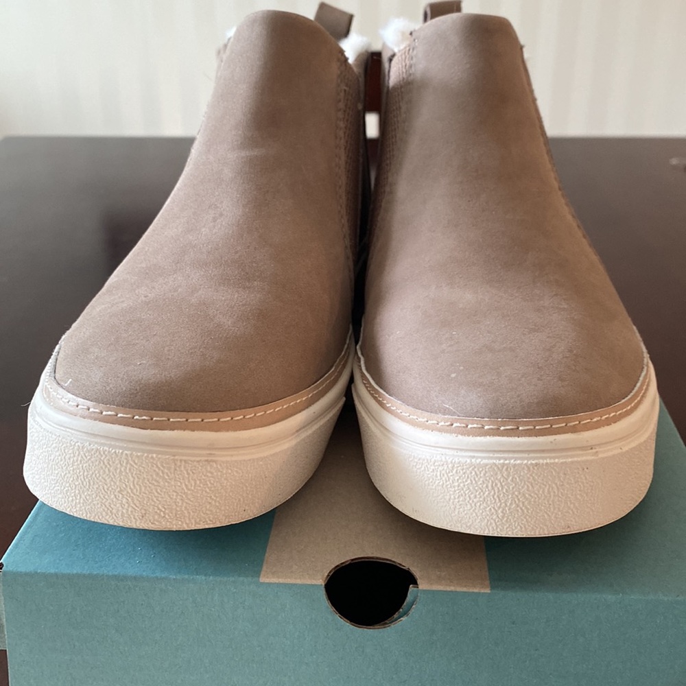 TOMS Taupe Grey Bryce slip on Women’s Size 9